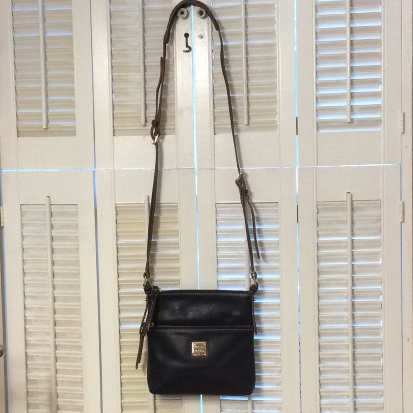 Dooney Bourke Navy Pebble Leather Crossbodynwot